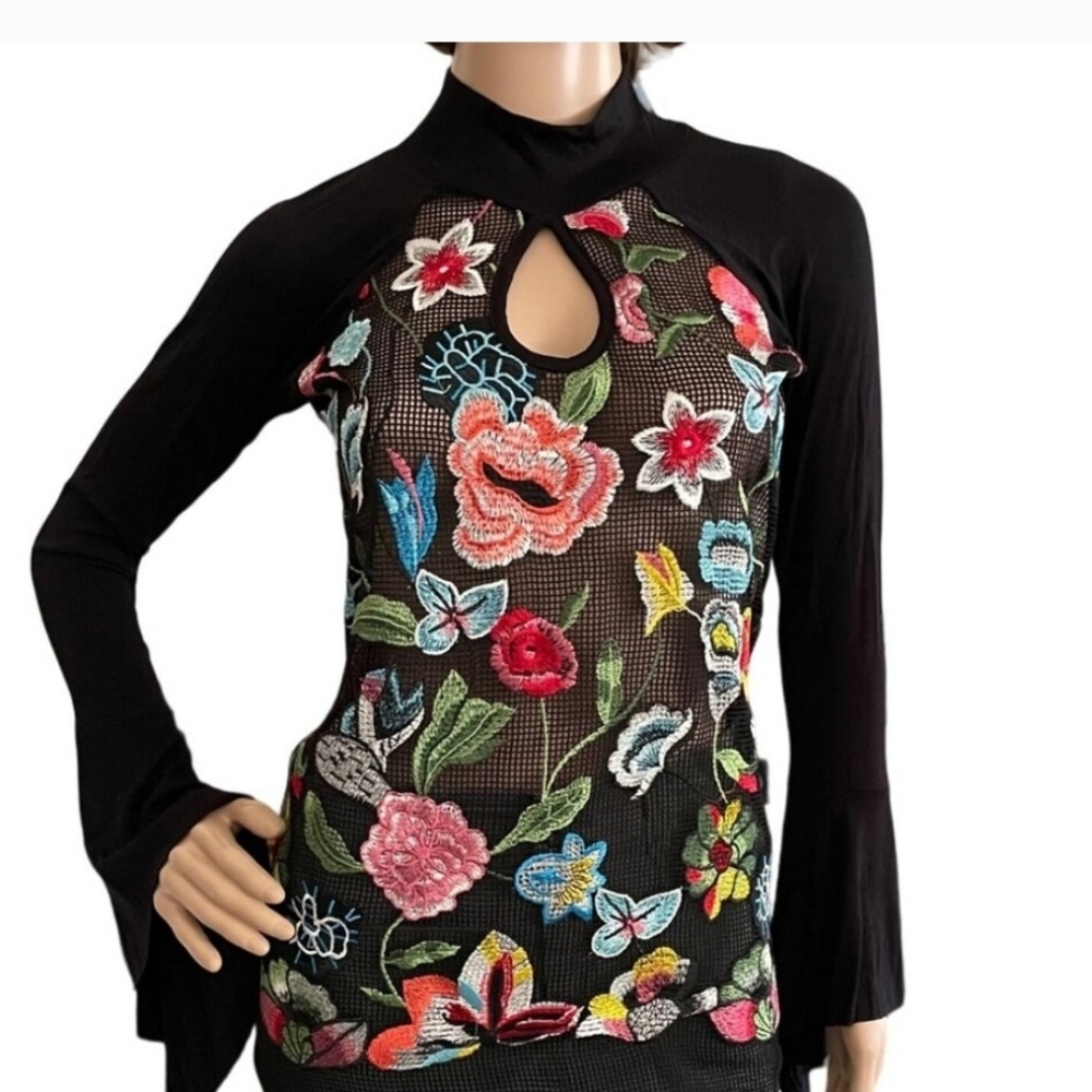 Bambina Mia Black Embroidered Floral Top Bell Sleeves Keyhole Neck Size XL